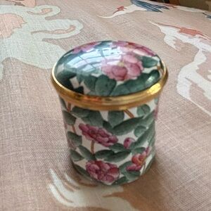 Adorable Halcyon Days enamel box!